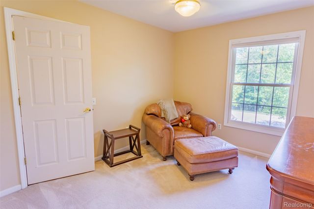 1964 Bloomfield Oaks Drive, West Bloomfield Charter Township, MI 48324