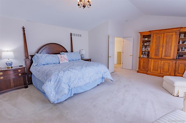 1964 Bloomfield Oaks Drive, West Bloomfield Charter Township, MI 48324