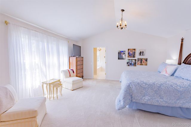 1964 Bloomfield Oaks Drive, West Bloomfield Charter Township, MI 48324