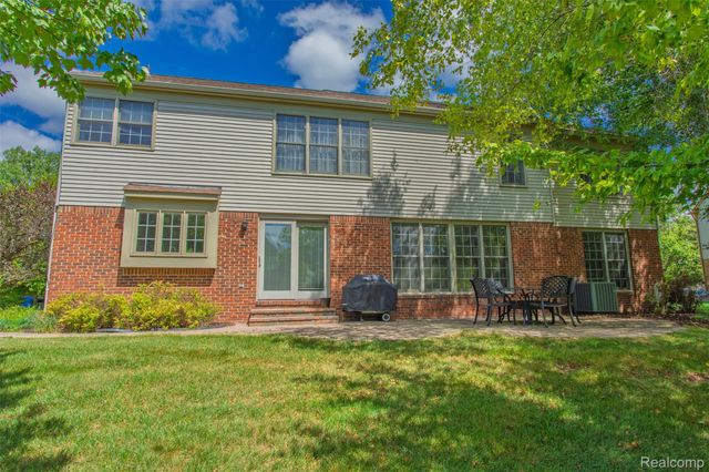 1964 Bloomfield Oaks Drive, West Bloomfield Charter Township, MI 48324
