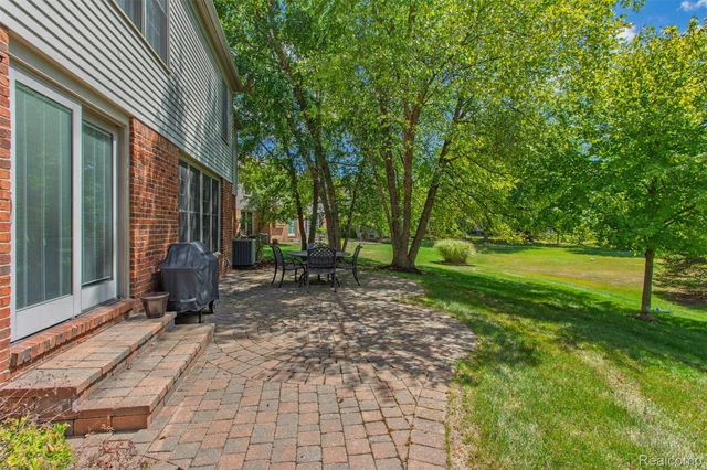 1964 Bloomfield Oaks Drive, West Bloomfield Charter Township, MI 48324