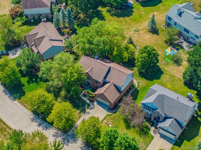 1964 Bloomfield Oaks Drive, West Bloomfield Charter Township, MI 48324
