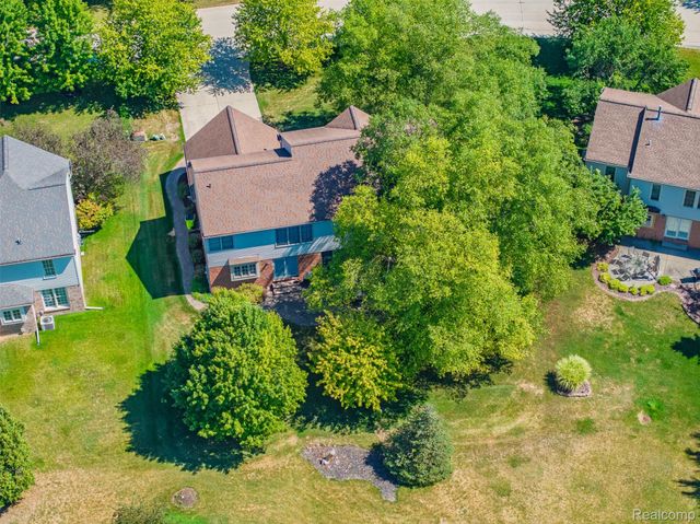 1964 Bloomfield Oaks Drive, West Bloomfield Charter Township, MI 48324