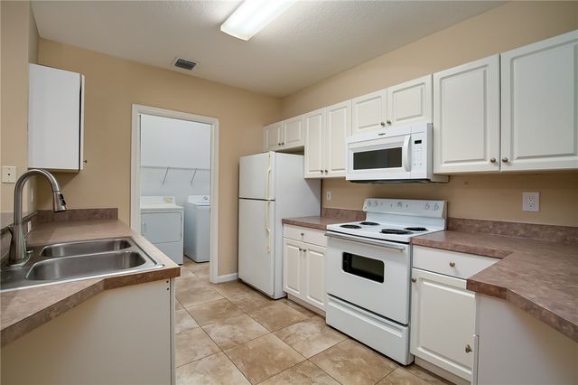 5015 Fairways Circle 107, Vero Beach, FL 32967