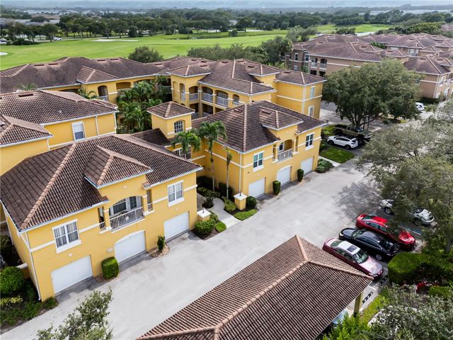 5015 Fairways Circle 107, Vero Beach, FL 32967