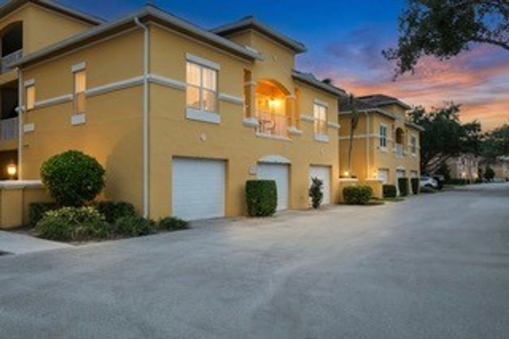 5015 Fairways Circle 107, Vero Beach, FL 32967