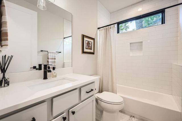 1101 1/2 Brass ST 1, Austin, TX 78702