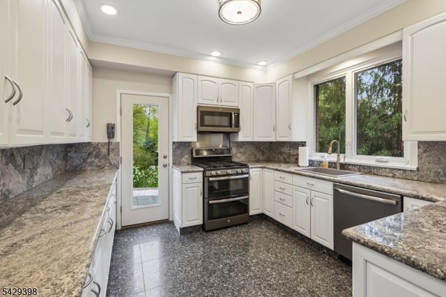 536 Illingworth Ave, Englewood City, NJ 07631