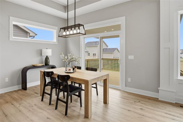 708 NE Doe Pointe Drive, Ankeny, IA 50021