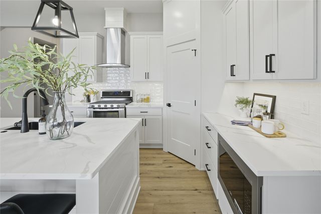 708 NE Doe Pointe Drive, Ankeny, IA 50021