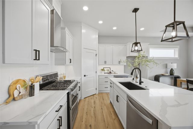 708 NE Doe Pointe Drive, Ankeny, IA 50021