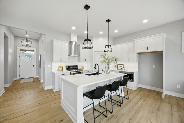 708 NE Doe Pointe Drive, Ankeny, IA 50021
