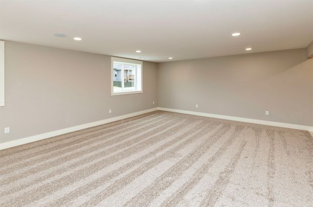 708 NE Doe Pointe Drive, Ankeny, IA 50021