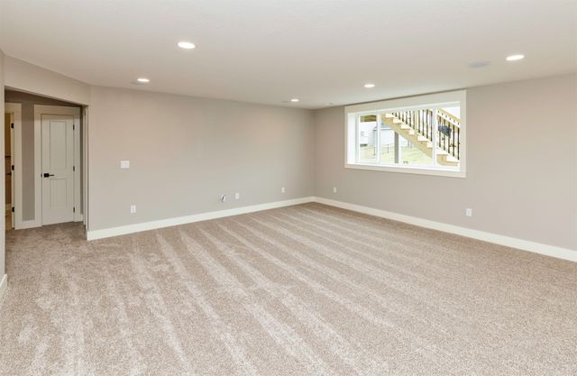 708 NE Doe Pointe Drive, Ankeny, IA 50021
