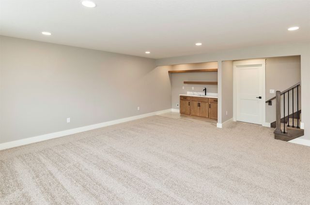 708 NE Doe Pointe Drive, Ankeny, IA 50021