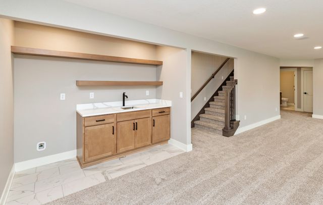 708 NE Doe Pointe Drive, Ankeny, IA 50021