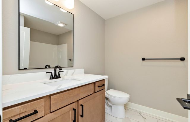 708 NE Doe Pointe Drive, Ankeny, IA 50021