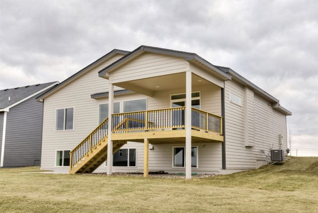 708 NE Doe Pointe Drive, Ankeny, IA 50021