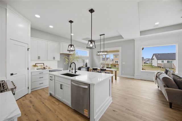 708 NE Doe Pointe Drive, Ankeny, IA 50021