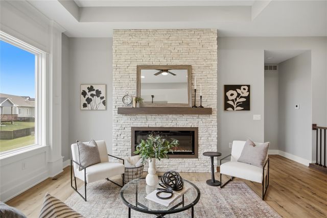 708 NE Doe Pointe Drive, Ankeny, IA 50021