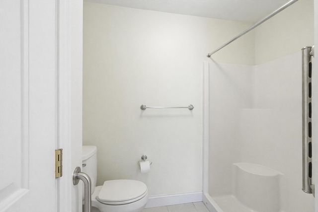 7 Crescent Way 302, Sturbridge, MA 01518