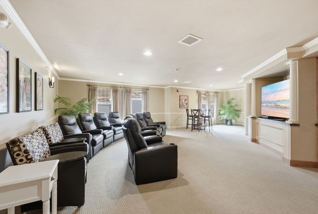 7 Crescent Way 302, Sturbridge, MA 01518