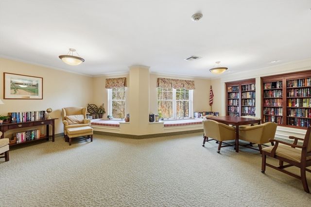 7 Crescent Way 302, Sturbridge, MA 01518