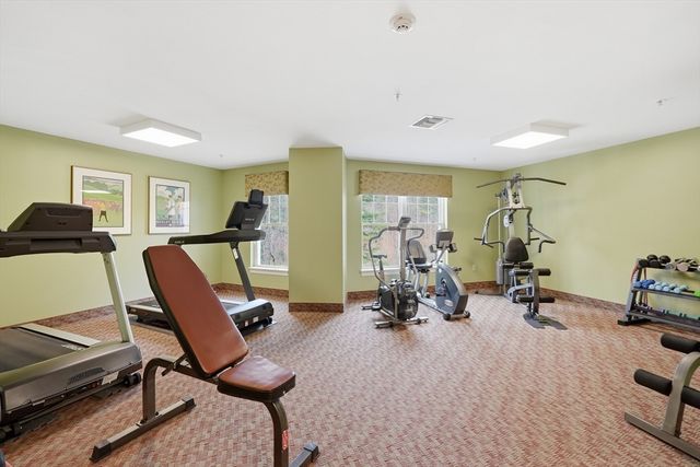 7 Crescent Way 302, Sturbridge, MA 01518