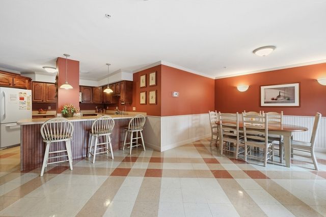 7 Crescent Way 302, Sturbridge, MA 01518