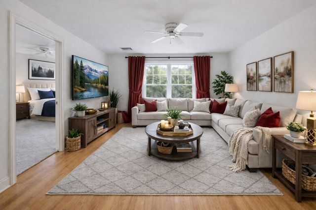 7 Crescent Way 302, Sturbridge, MA 01518