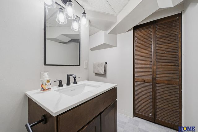 5239 Heumann Drive, Lincoln, NE 68504