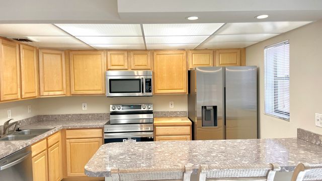 501 SANDTREE Drive, Palm Beach Gardens, FL 33403