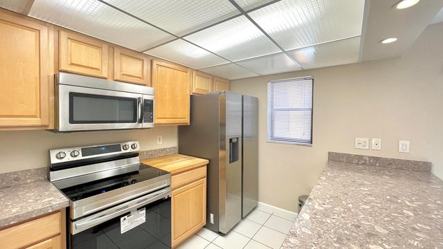 501 SANDTREE Drive, Palm Beach Gardens, FL 33403