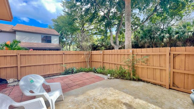 501 SANDTREE Drive, Palm Beach Gardens, FL 33403