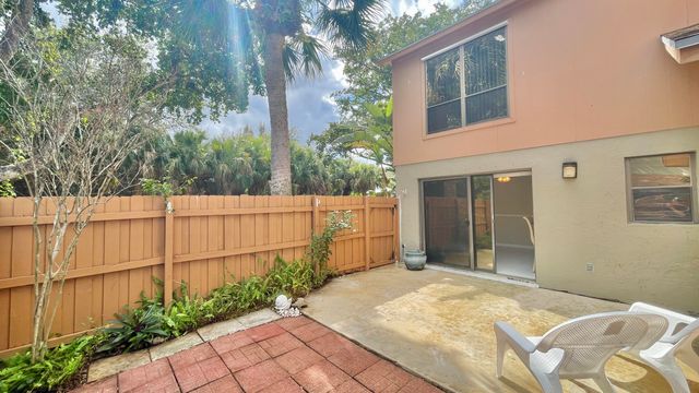 501 SANDTREE Drive, Palm Beach Gardens, FL 33403