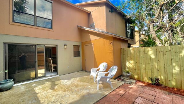 501 SANDTREE Drive, Palm Beach Gardens, FL 33403