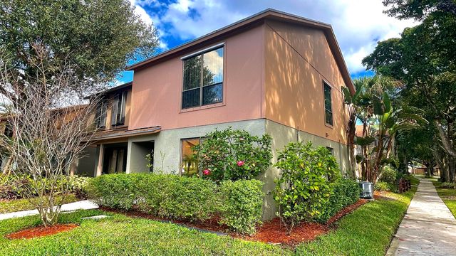 501 SANDTREE Drive, Palm Beach Gardens, FL 33403