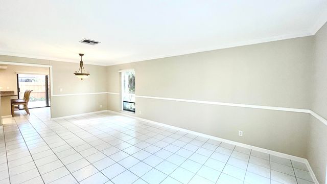 501 SANDTREE Drive, Palm Beach Gardens, FL 33403