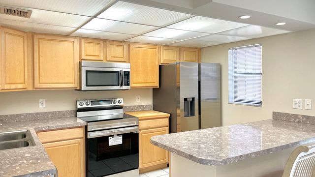 501 SANDTREE Drive, Palm Beach Gardens, FL 33403