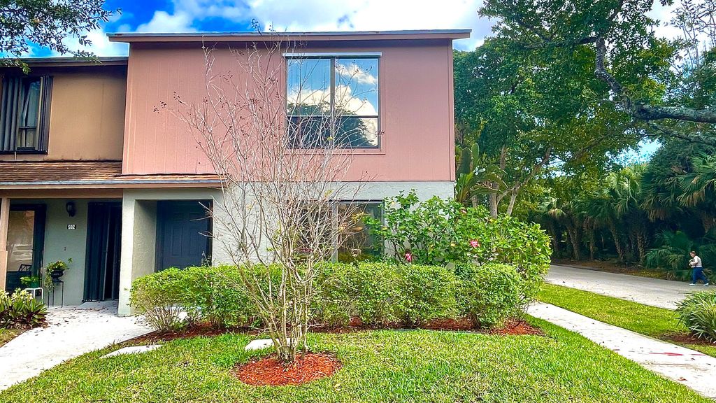 501 SANDTREE Drive, Palm Beach Gardens, FL 33403