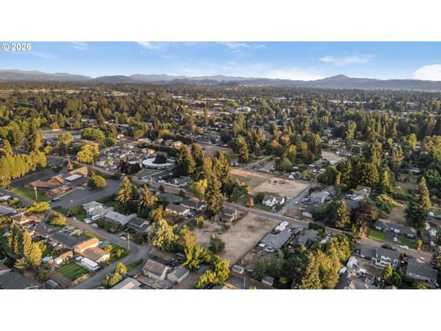 185 FERNDALE Dr, Eugene, OR 97404