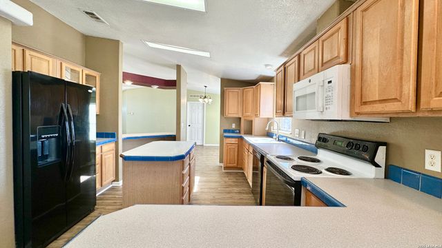 1545 County Road 665, Devine, TX 78016