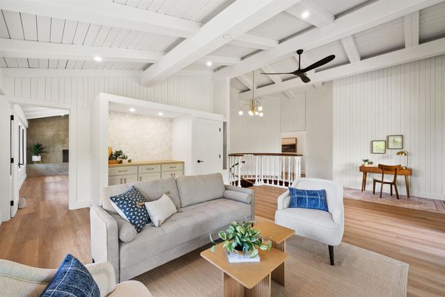 965 Hog Back Rd, Haiku, HI 96708