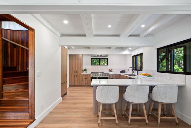 965 Hog Back Rd, Haiku, HI 96708