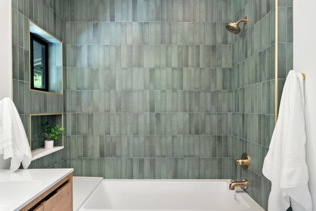 965 Hog Back Rd, Haiku, HI 96708