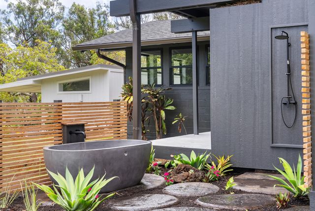 965 Hog Back Rd, Haiku, HI 96708