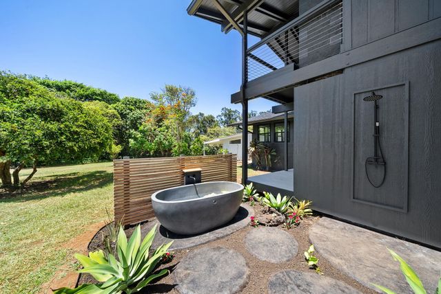 965 Hog Back Rd, Haiku, HI 96708