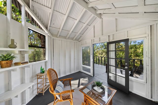 965 Hog Back Rd, Haiku, HI 96708