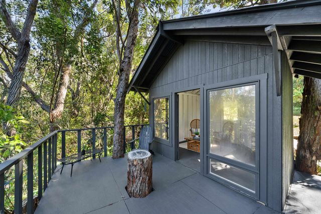 965 Hog Back Rd, Haiku, HI 96708