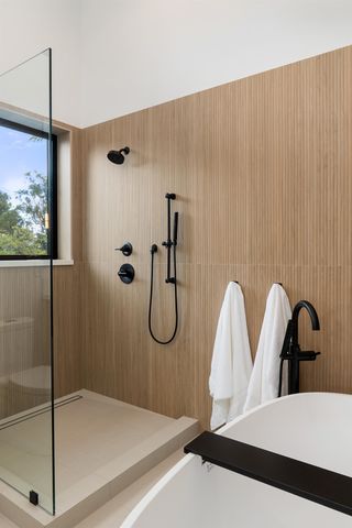 965 Hog Back Rd, Haiku, HI 96708